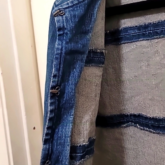 LIVE A LITTLE MEDIUM PIECED STRETCH JEAN JACKET BLUE DENIM CUFFED SLEEVE - Picture 9 of 9